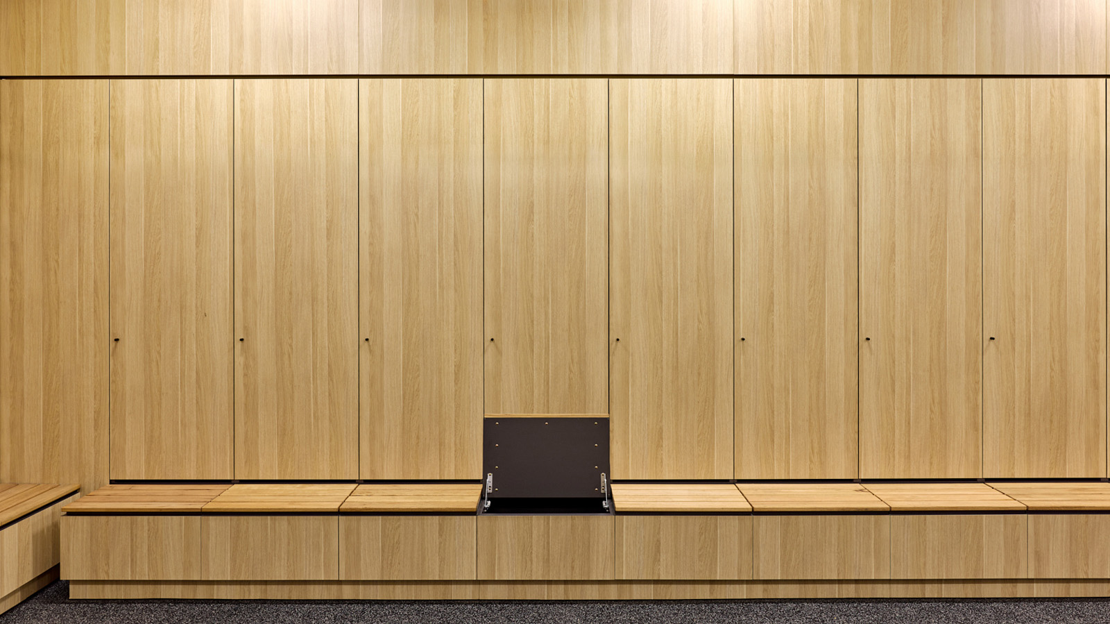 lockin-change-room-lockers-ballarat-major-events-precinct-39 workplace lockers at Royal Melbourne Hospital - Lockin