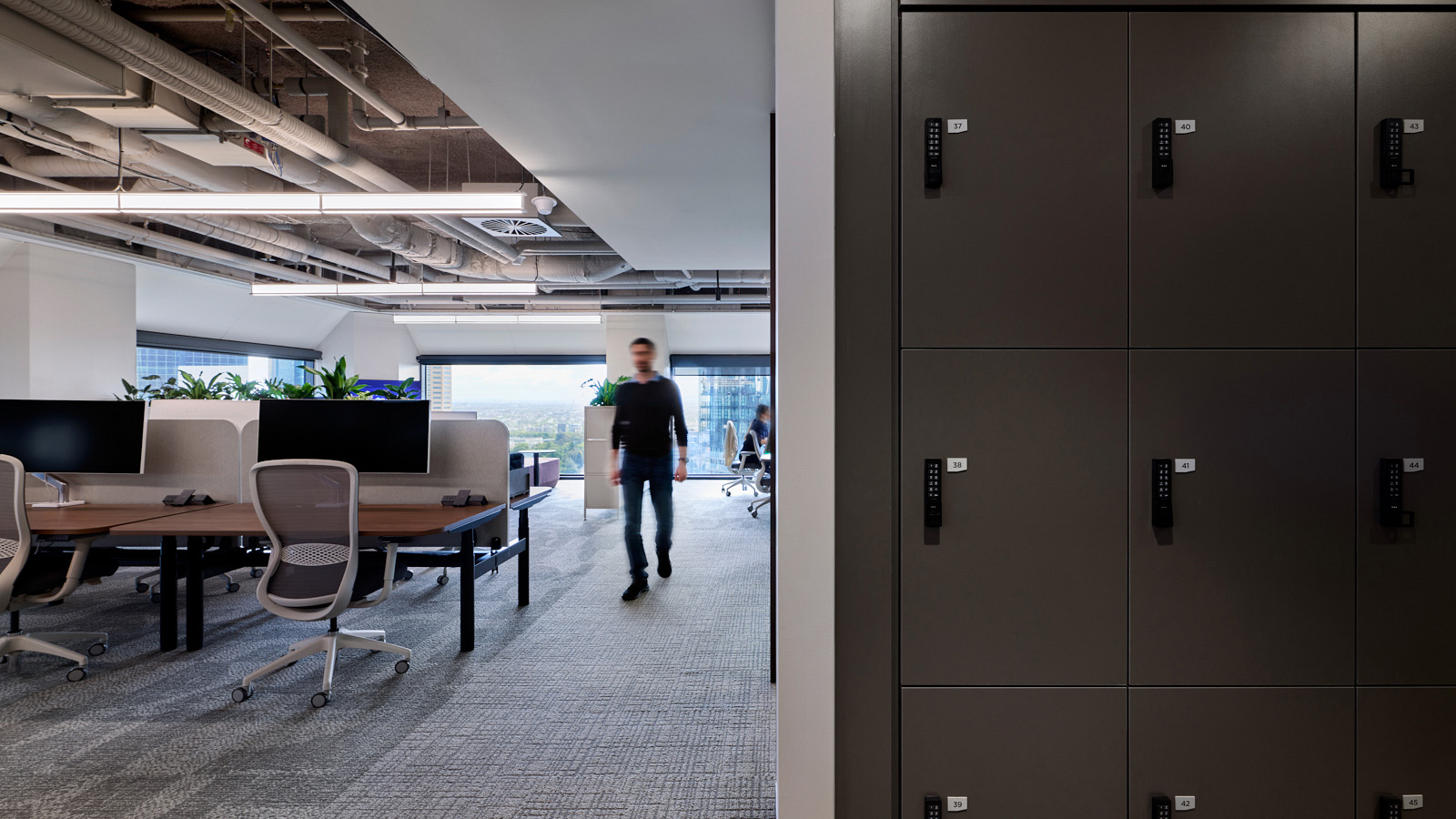 lockin-workplace-lockers-rider-levett-bucknall-melbourne-feature workplace lockers at Royal Melbourne Hospital - Lockin